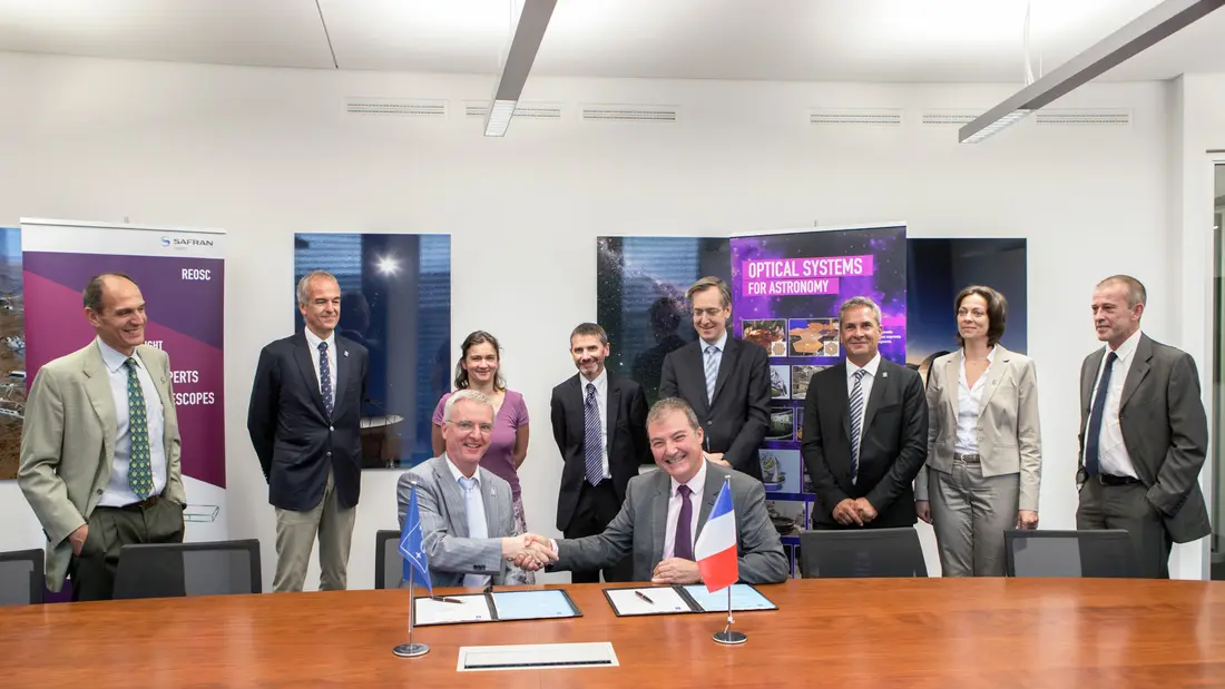 Signing a tutoring services contract
